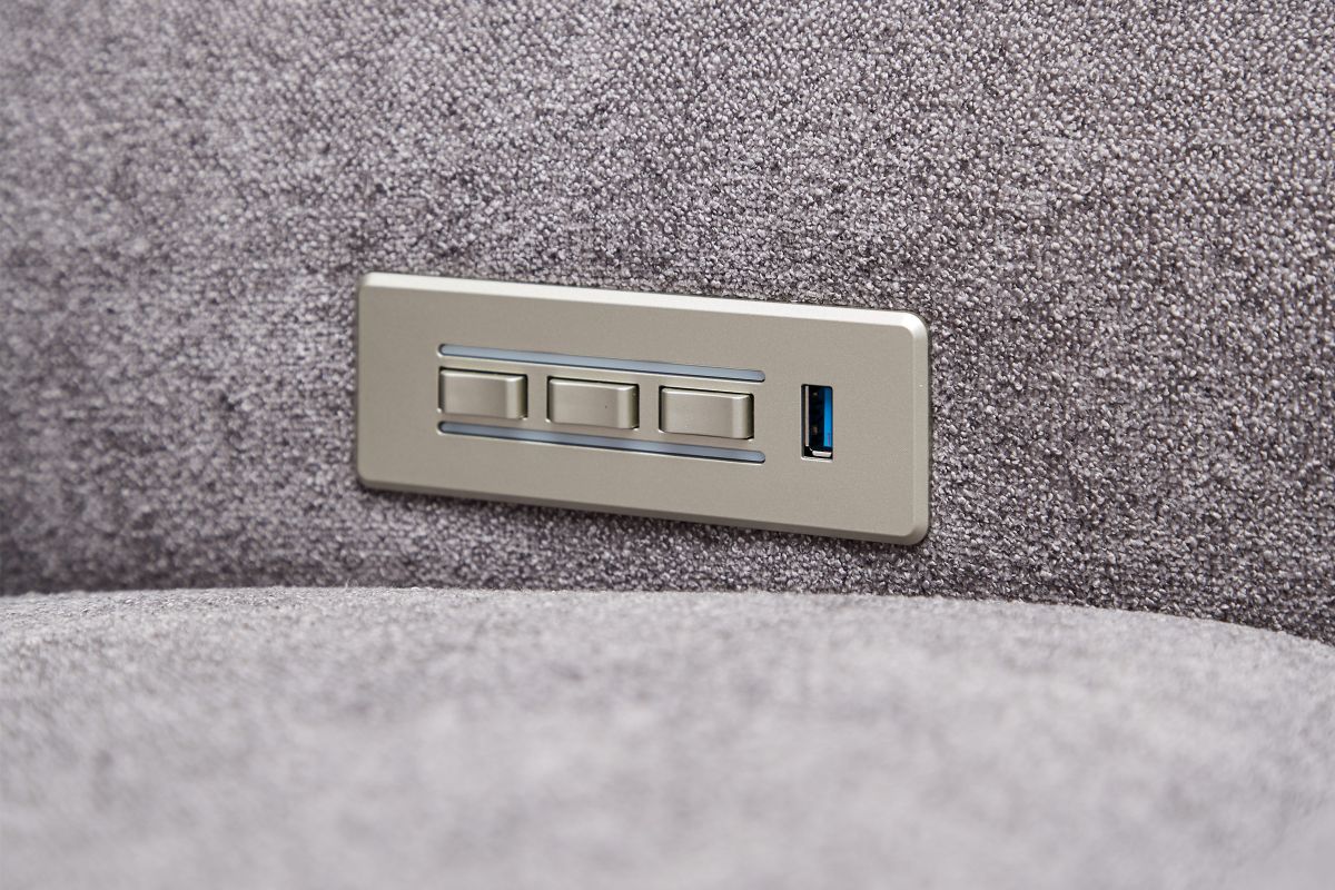 Vixen 7-Piece Triple Power Reclining Sectional with 2 Recliners 3