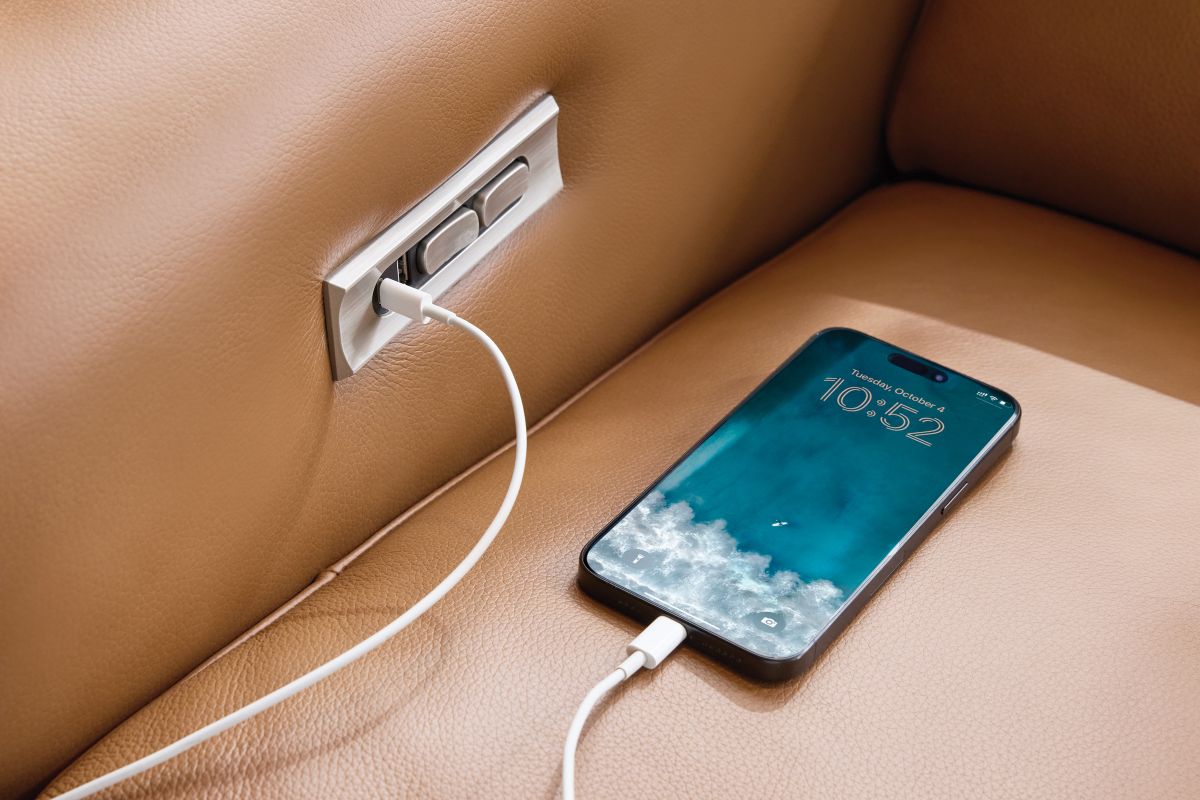 Ford 6-Piece Leather Dual Power Reclining Sectional 14